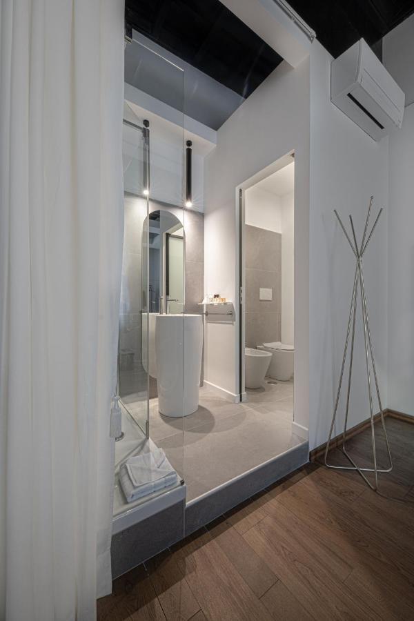 Little Queen Rooms * Rom